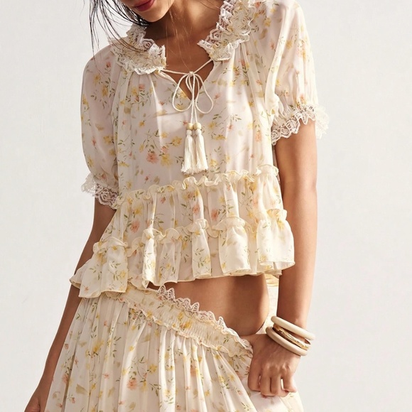 Boho Floral Print Notched Tie Neck Ruffle Hem Blouse - Picture 6 of 6